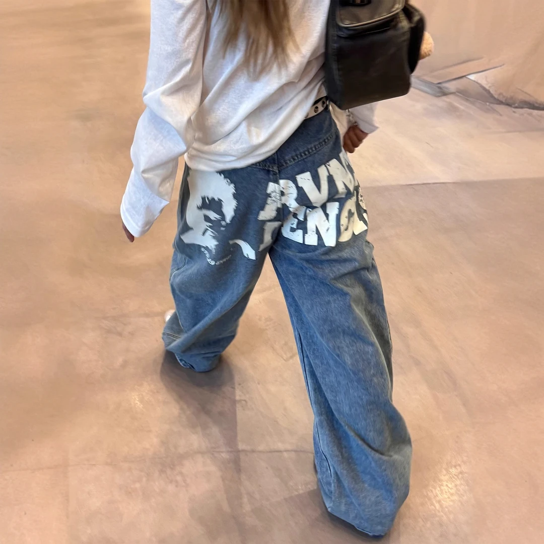 大码美式复古字母印花牛仔裤女设计感秋季新款宽松显瘦阔腿拖地裤