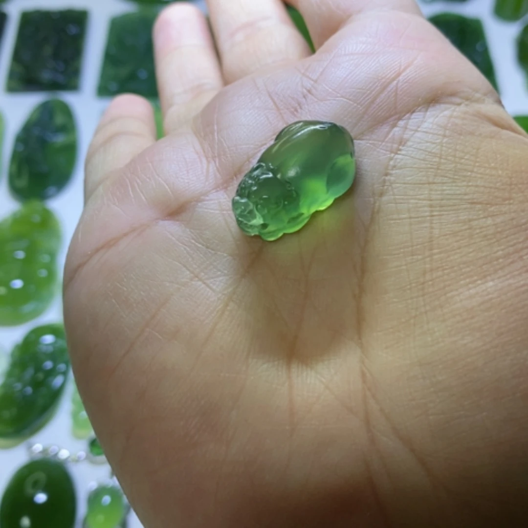 【闪购商品】蛇纹石玉颈饰未镶嵌