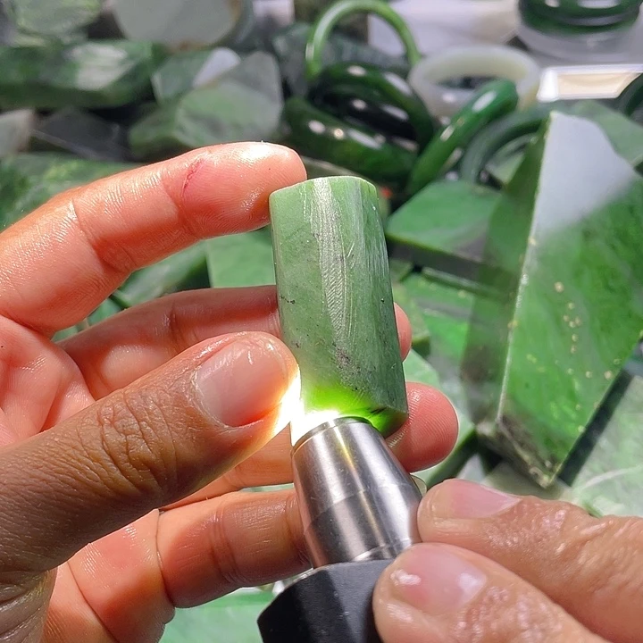 和田玉（碧玉）未镶嵌手镯