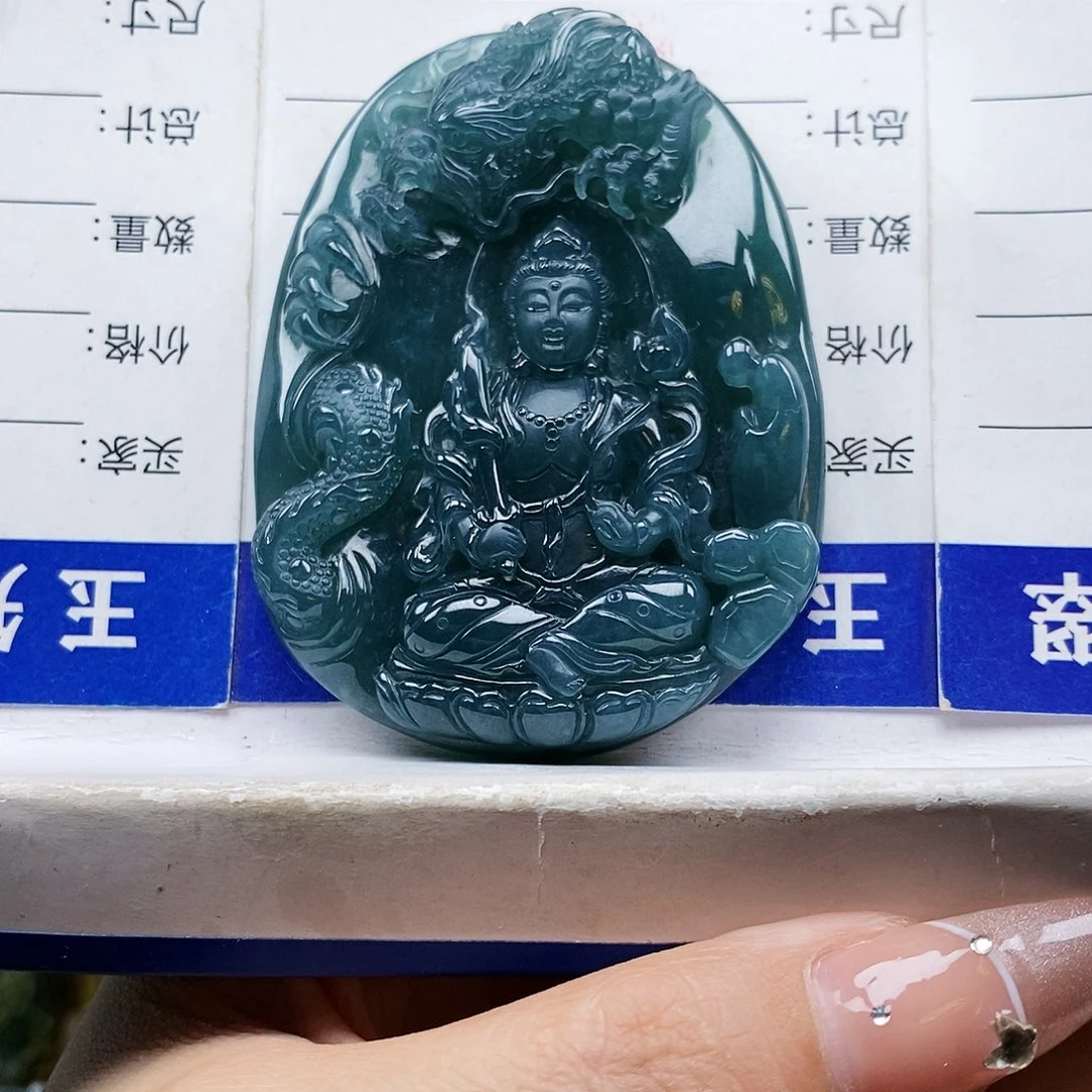 翡翠未镶嵌颈饰贵**哥虚空藏菩萨