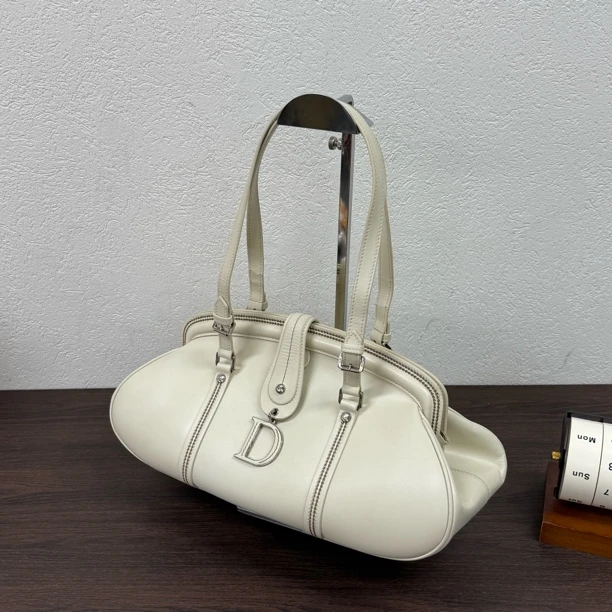 95新 DIOR/迪奥 白色D扣侦探单肩包复古底长35124246