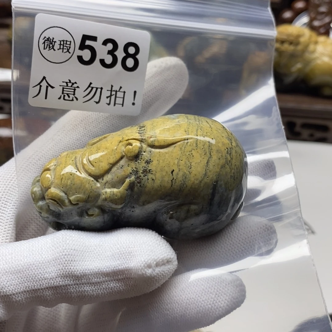 未镶嵌岫岩河磨玉（透闪石质玉）把件