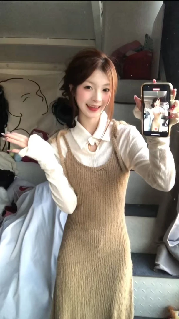 韩系复古针织吊带连衣裙设计感小众2025年开春气质穿搭上衣两件套