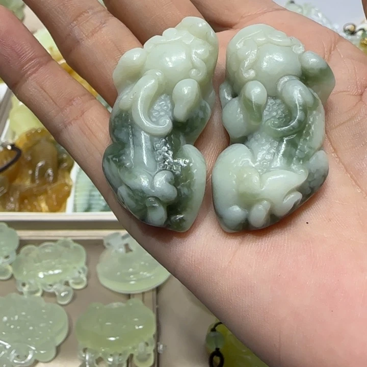 蛇纹石玉吊坠未镶嵌