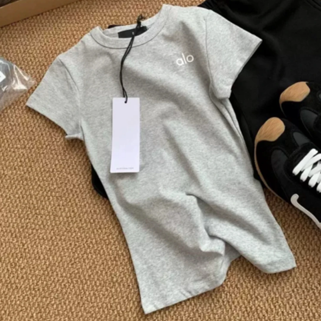 Alo纯色圆领字母短袖修身T恤