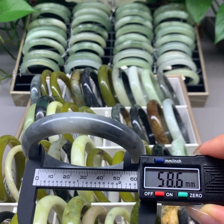 蛇纹石玉未镶嵌手镯65