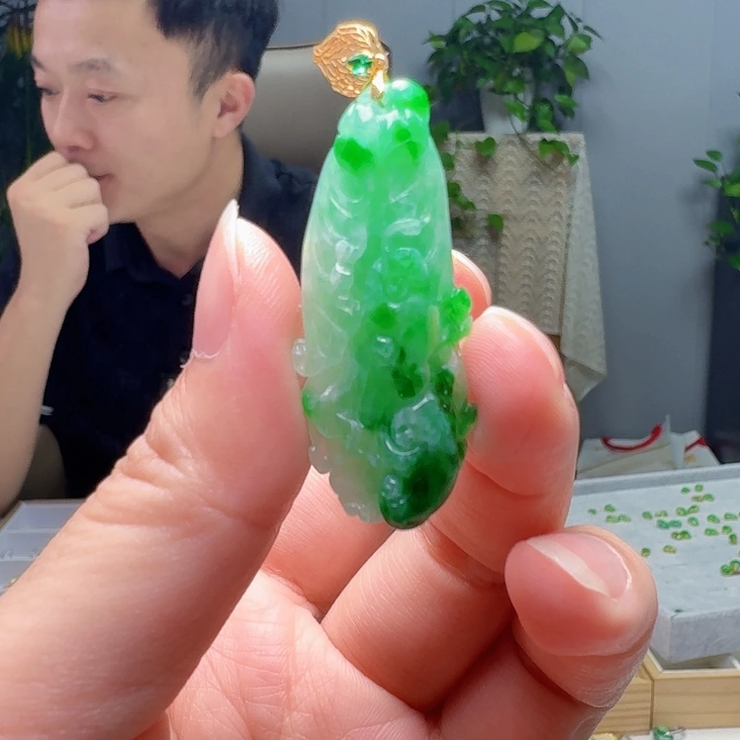 翡翠18K金镶嵌吊坠(不含链)天然