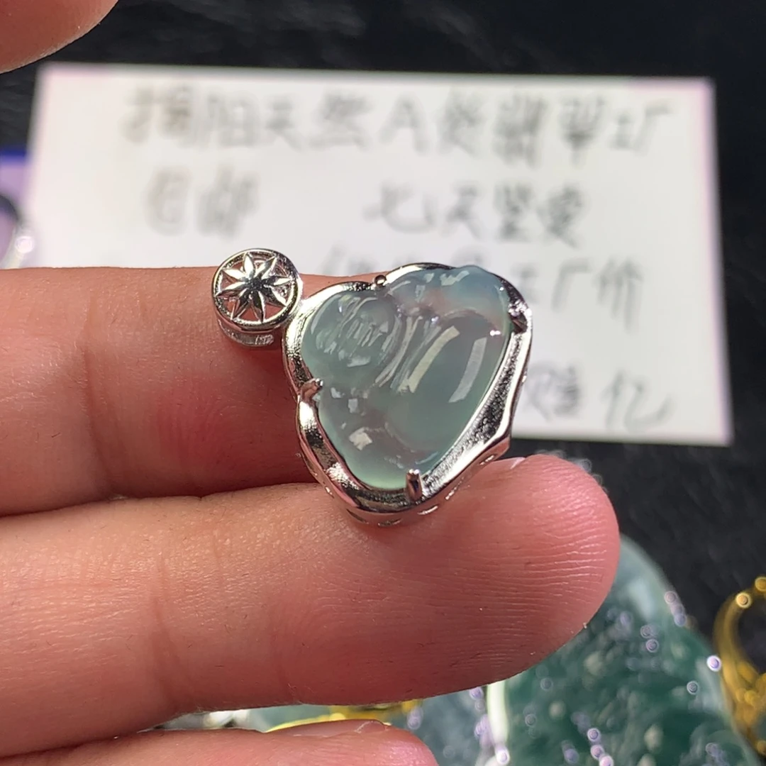 翡翠未镶嵌颈饰小佛公