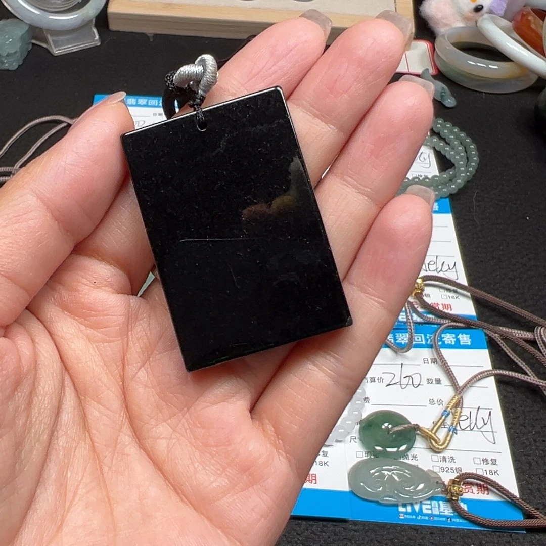 V***衹翡翠未镶嵌颈饰天然