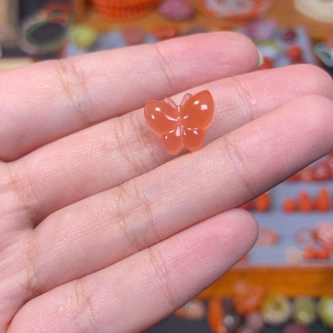 南红玛瑙未镶嵌蝴蝶