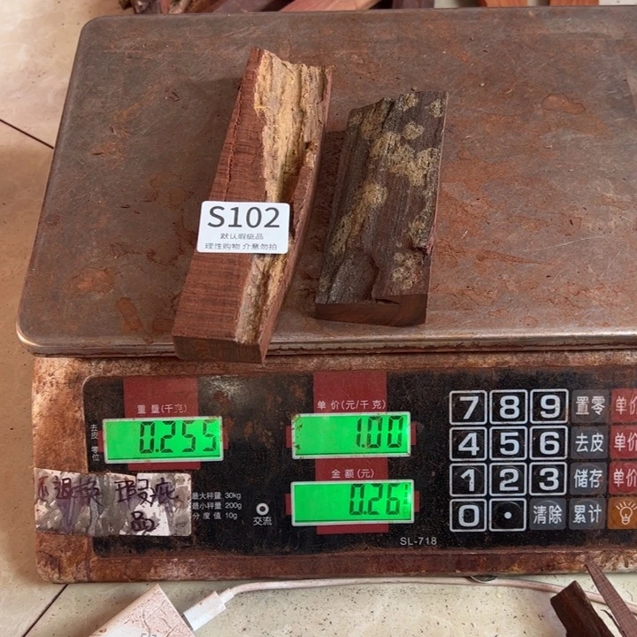 莫***环檀香紫檀（小叶紫檀）瑕疵品木料2块