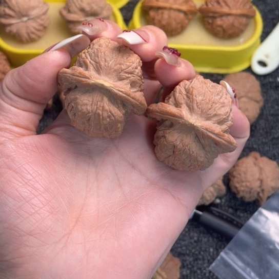 细***梦吊坠文玩核桃血麒麟74