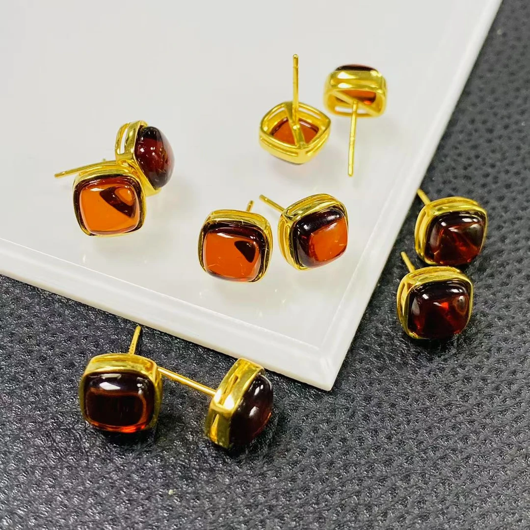 「戴琴珠宝」DQ665-血珀金色银镶耳饰（多样性发其一）