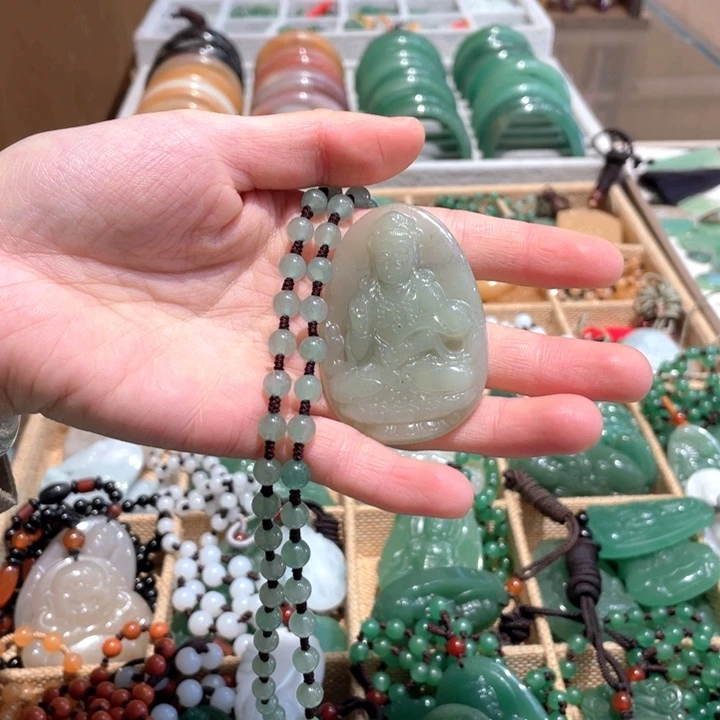 石英质玉未镶嵌颈饰