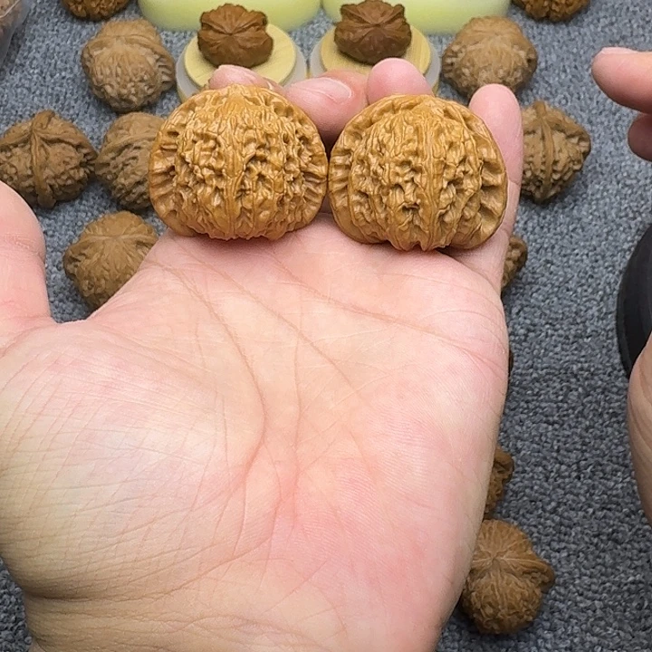 文玩核桃吊坠41尺，狮子