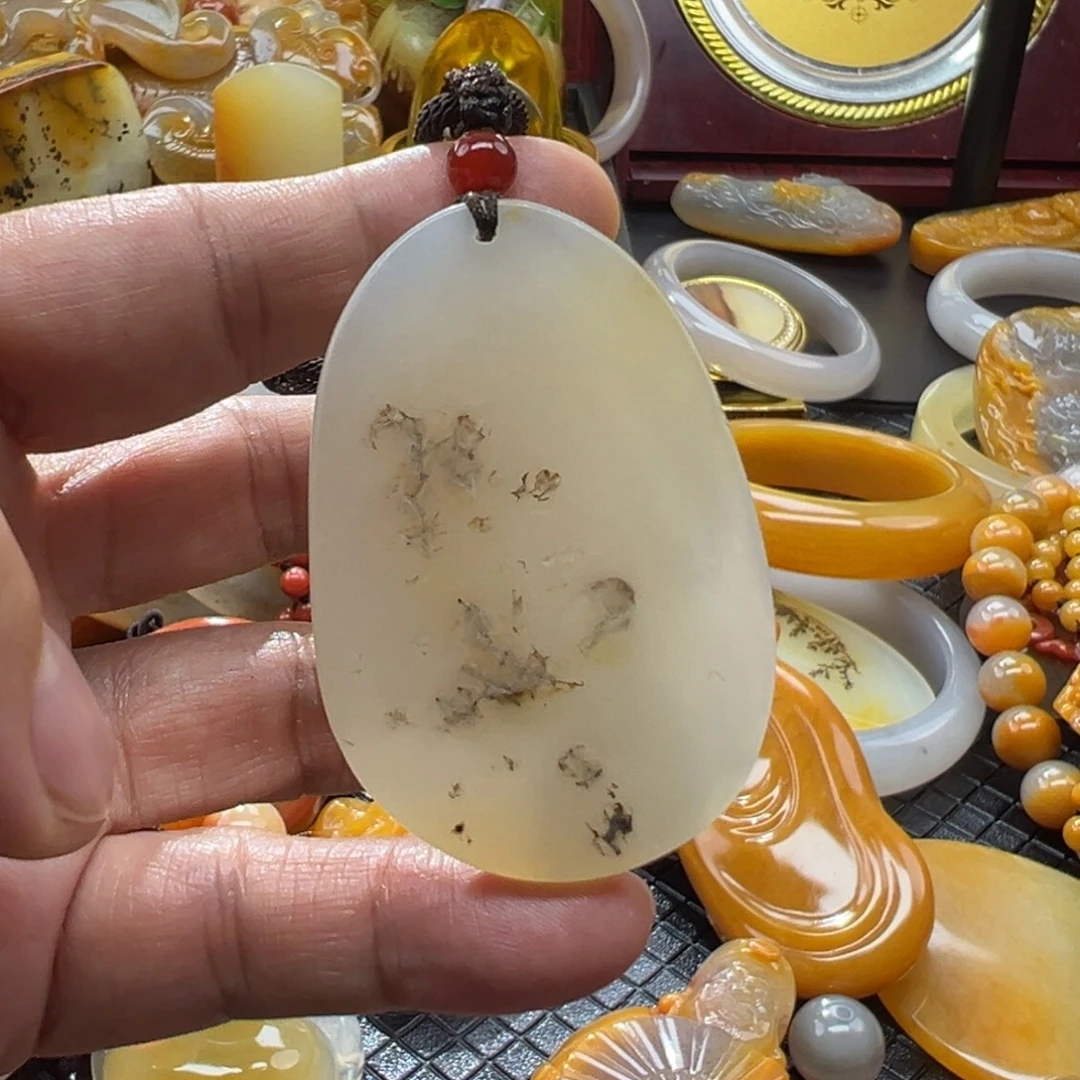 石英质玉未镶嵌颈饰