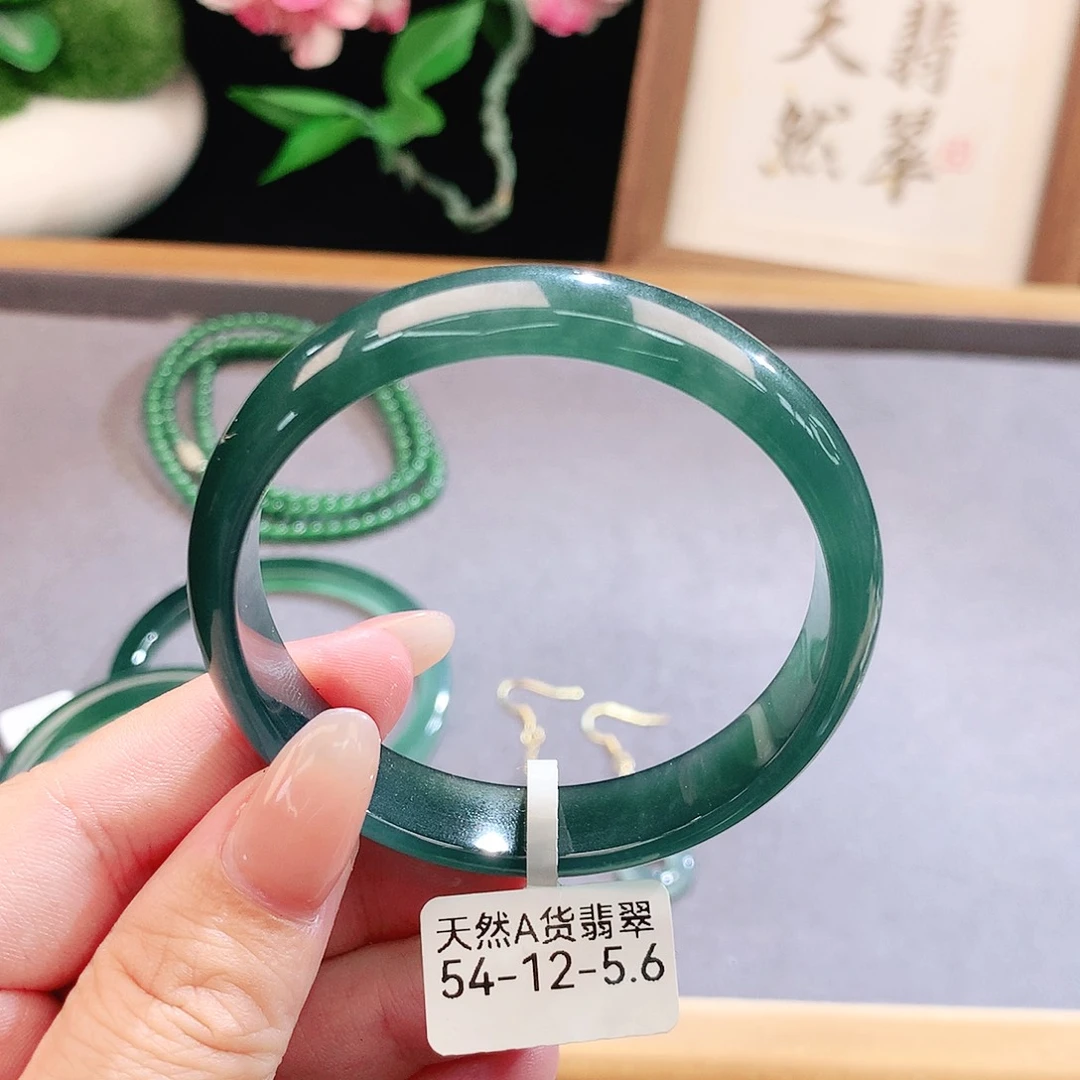 未镶嵌手镯（圆镯）翡翠