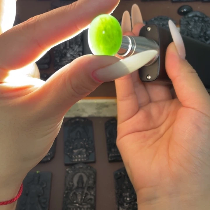 未镶嵌蛇纹石玉颈饰