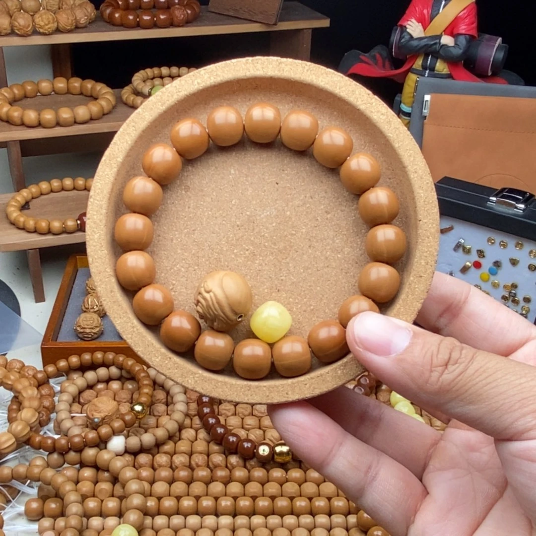 王***.吊坠猴头核桃11+龙炎带双配