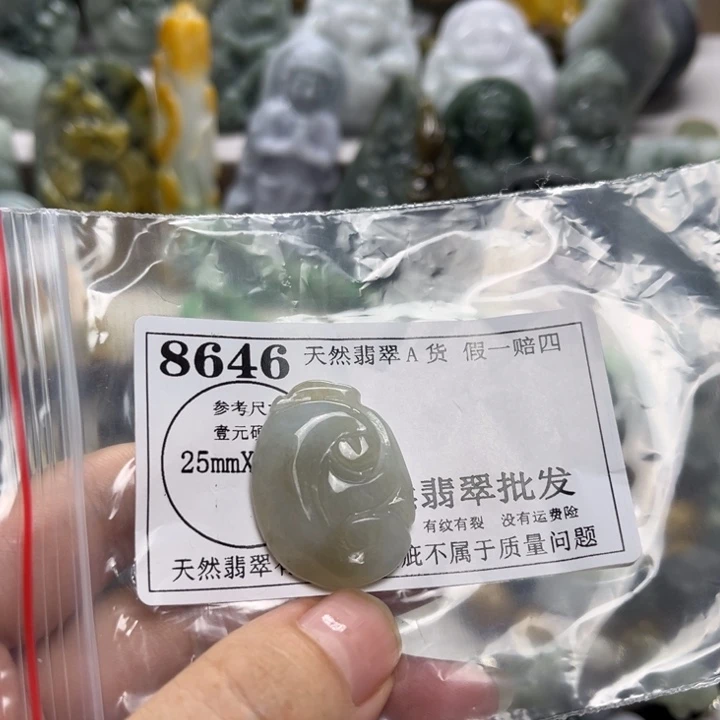 翡翠未镶嵌颈饰8646