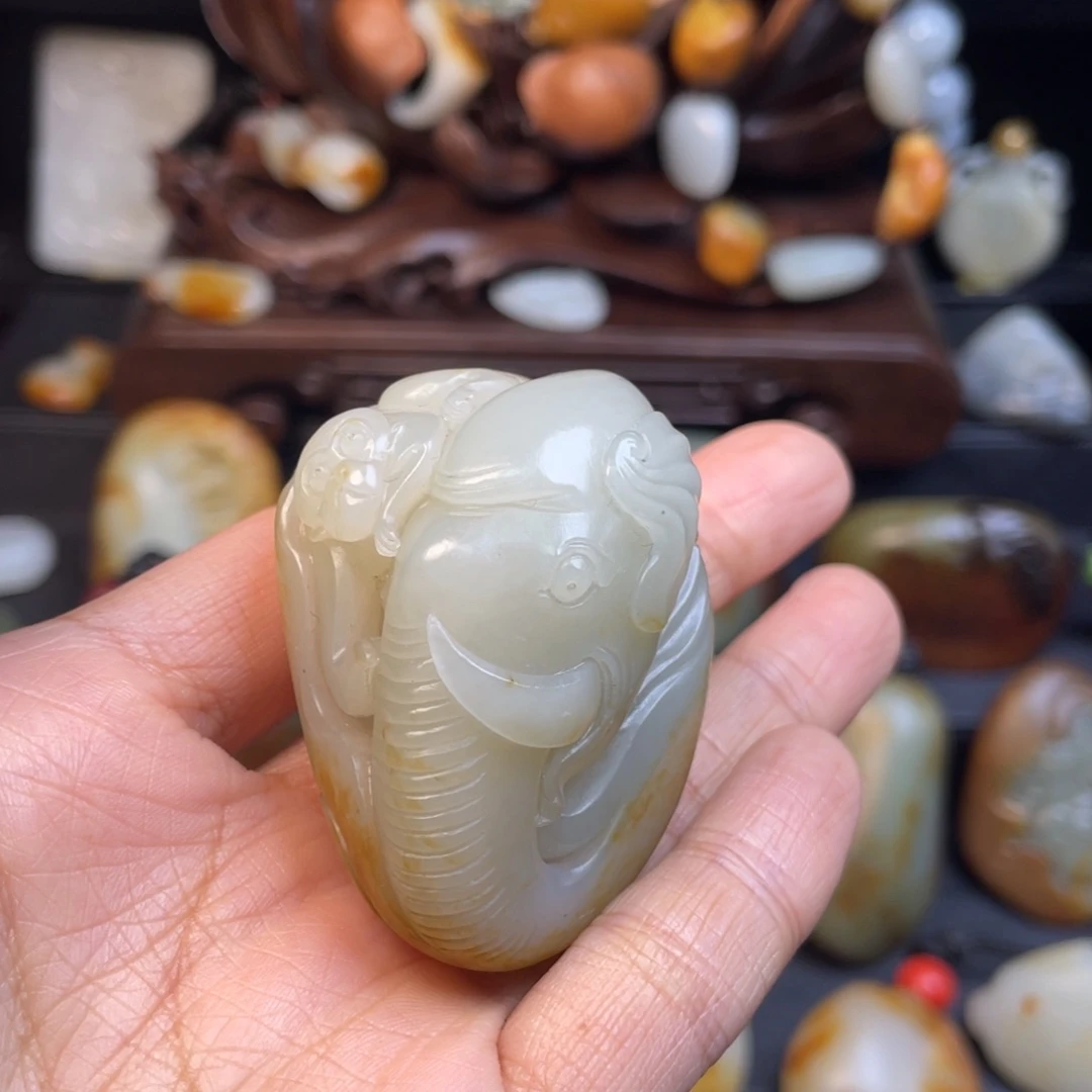 和田玉未镶嵌把件