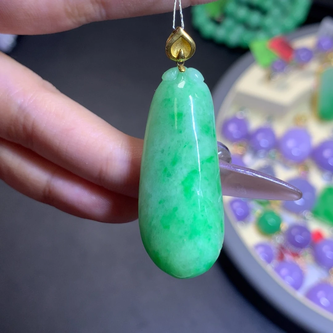 翡翠18K金镶嵌颈饰