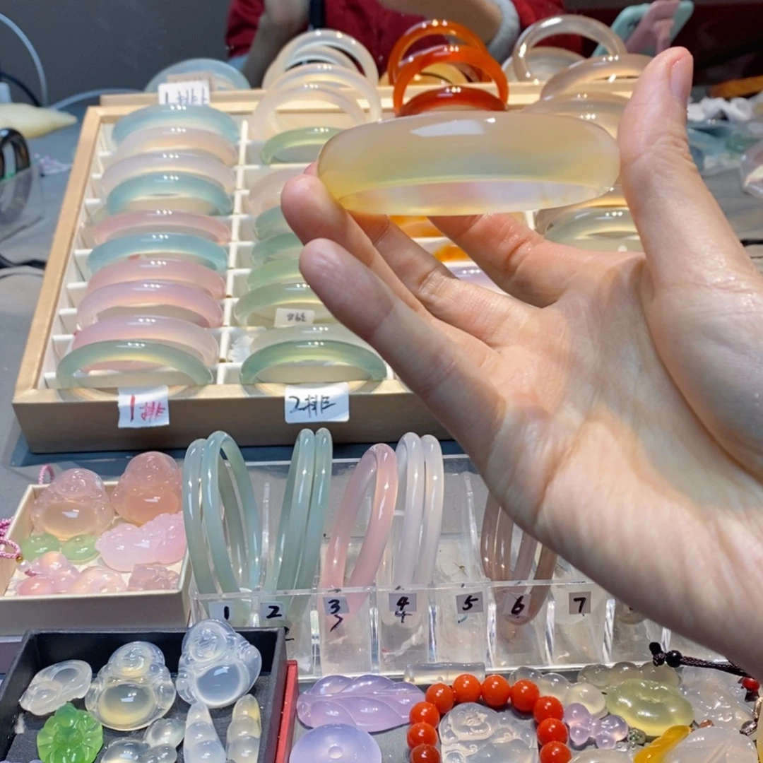 若***若玛瑙/玉髓未镶嵌手镯