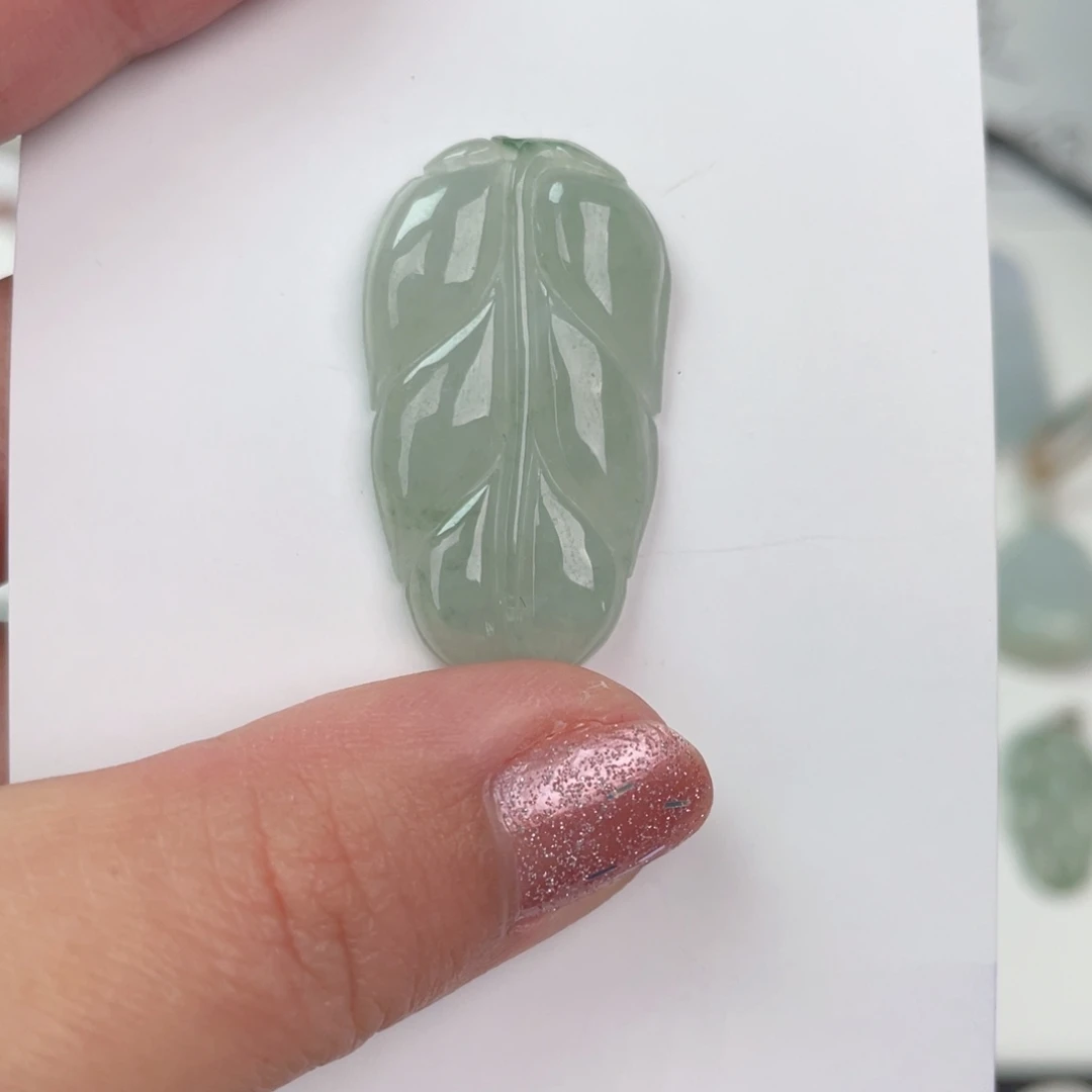 翡翠未镶嵌颈饰叶子