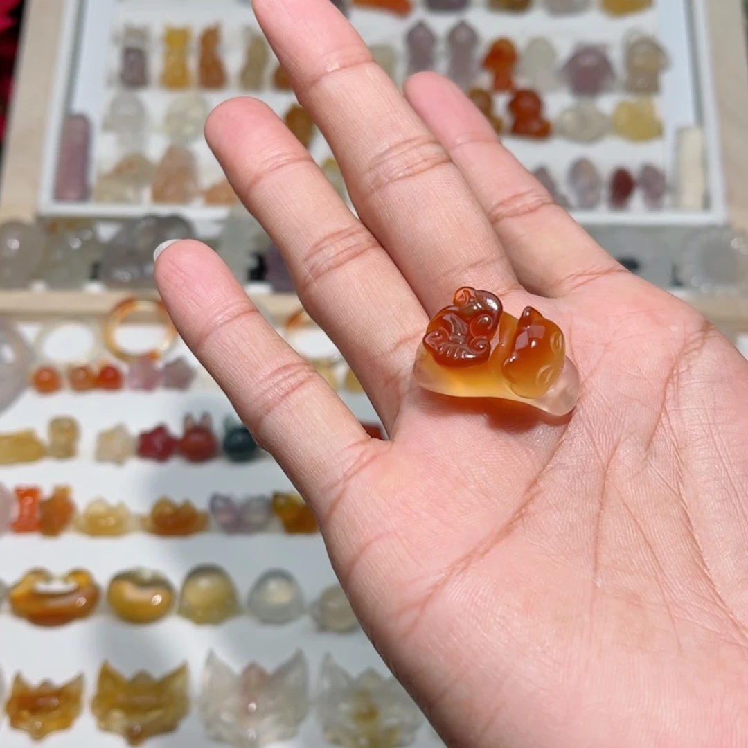 未镶嵌颈饰玛瑙/玉髓为****悴