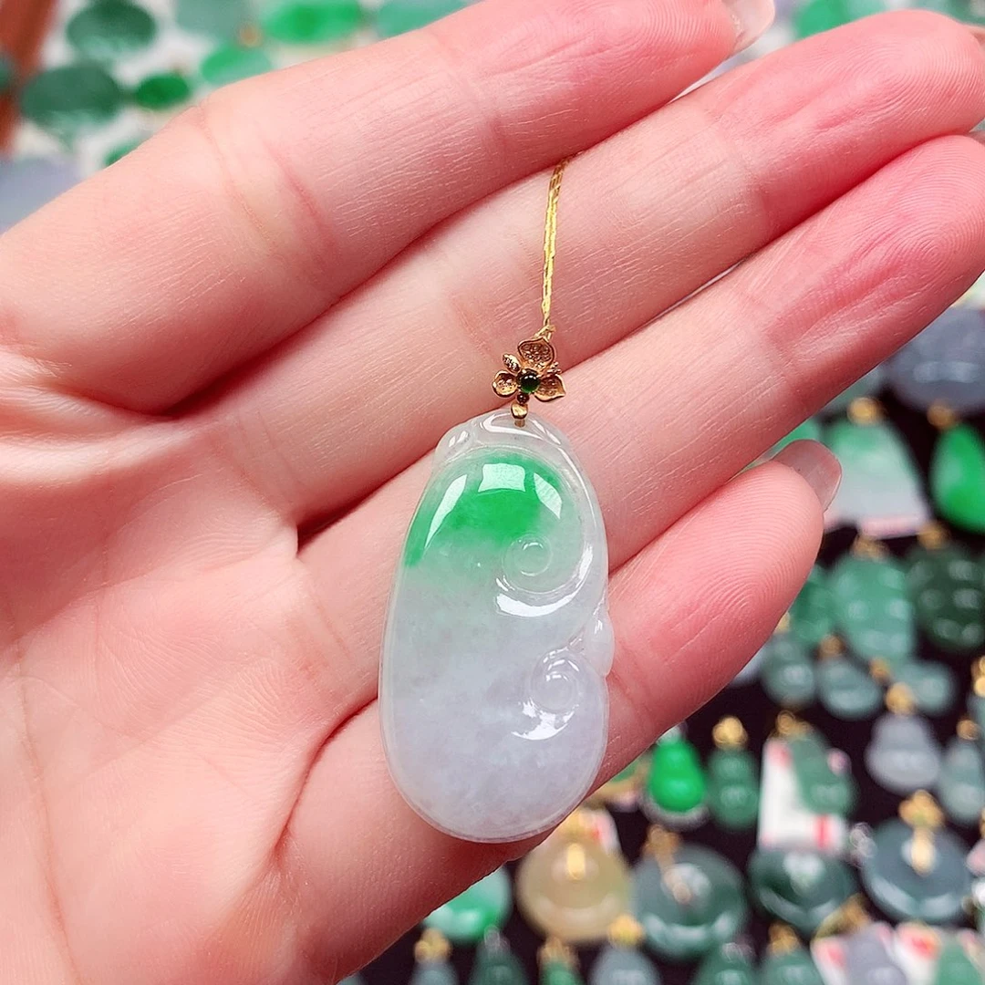 翡翠18K金镶嵌颈饰