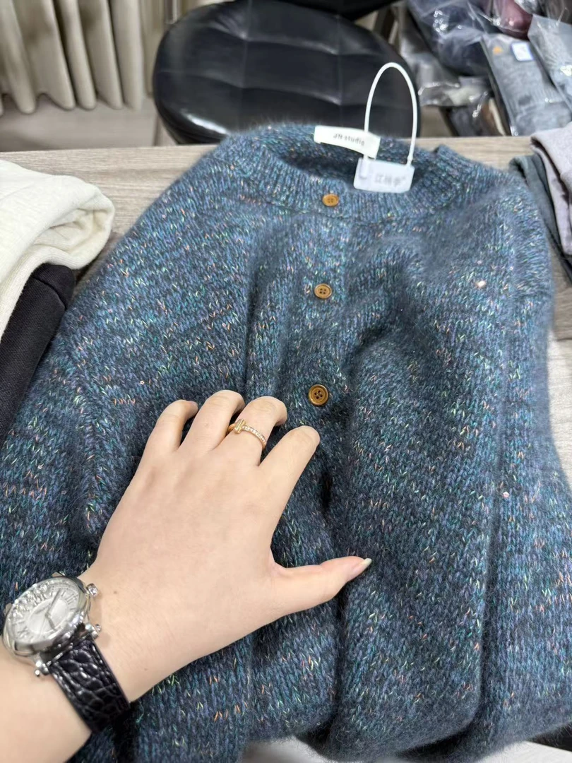 米蓝家名殿！巨好看～特种花纱绒蓝紫慵懒开衫毛衣8327