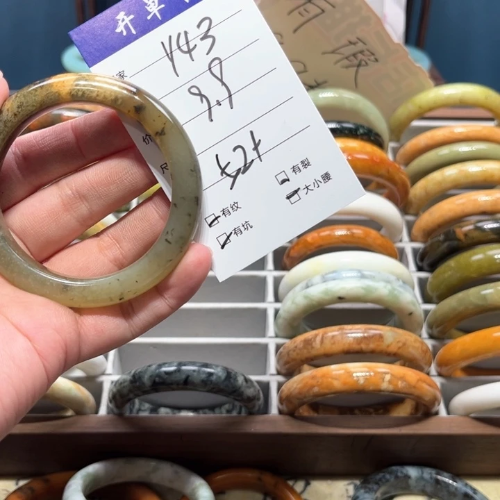 蛇纹石玉手镯未镶嵌该**懂