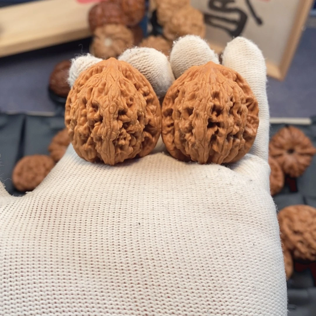 文玩核桃把件36尺麦穗虎头