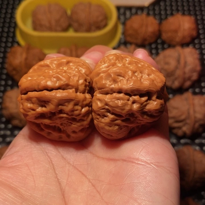 文玩核桃把件一线天开背超大腿