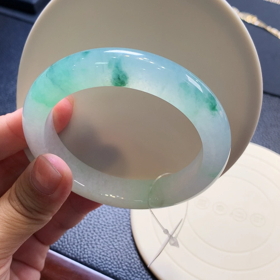 翡翠未镶嵌手镯冰飘绿花泥鳅背