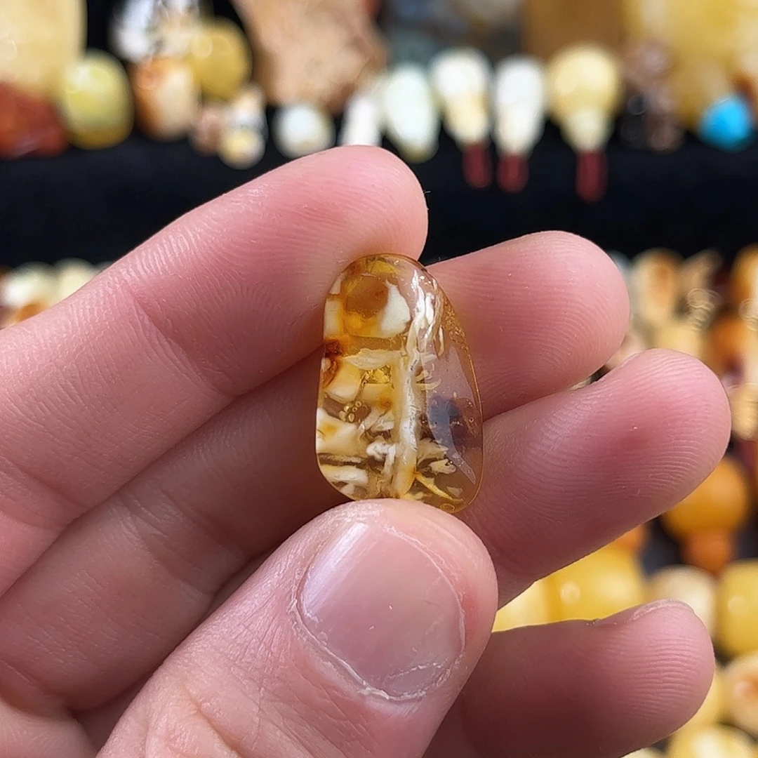 蜜蜡未镶嵌珠宝奇石