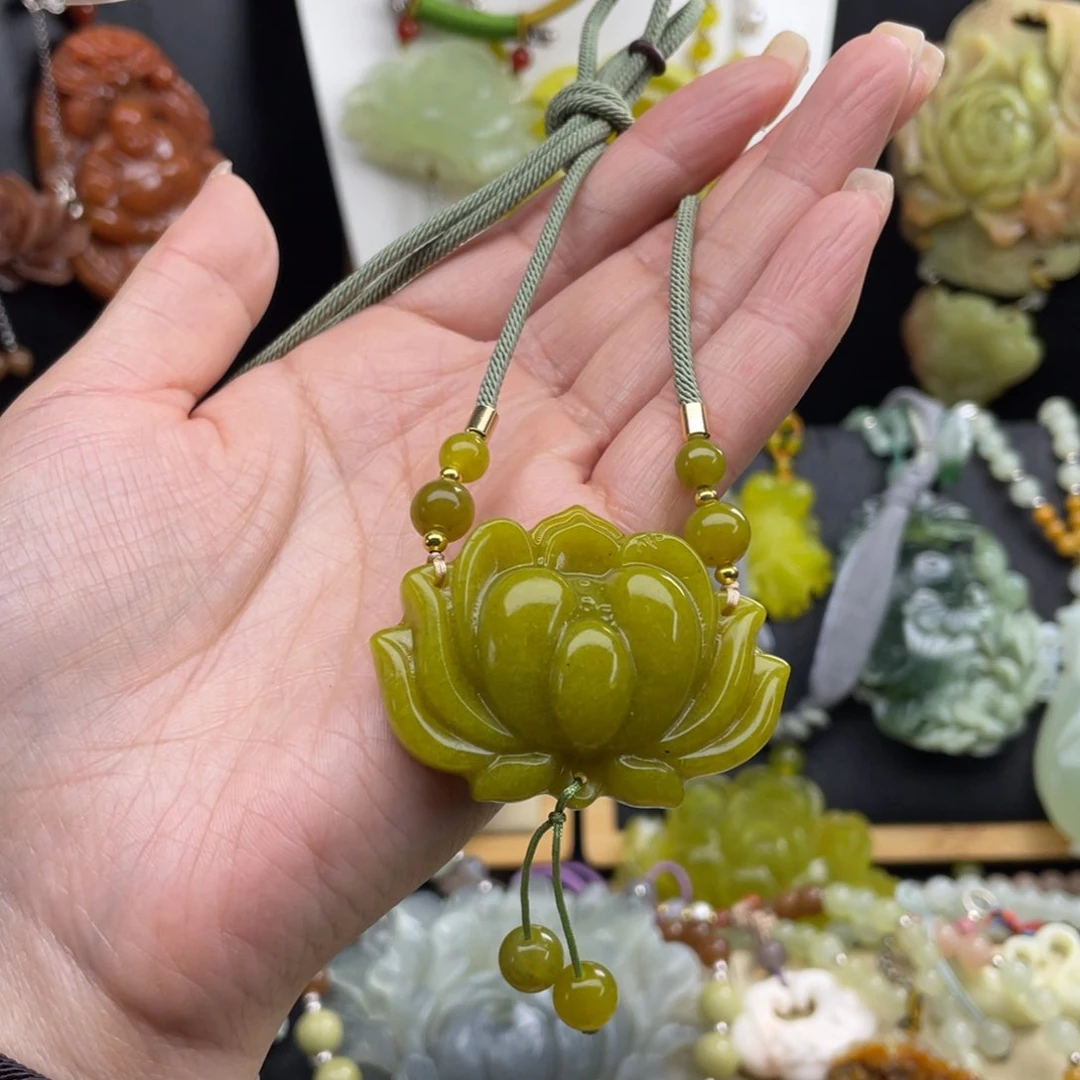 蛇纹石玉未镶嵌颈饰