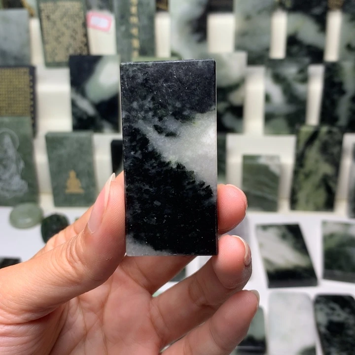 独山玉颈饰未镶嵌