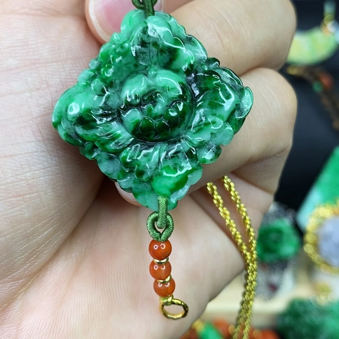 颈饰未镶嵌翡翠吊坠