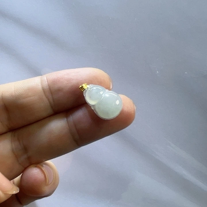 翡翠未镶嵌颈饰葫芦吊坠