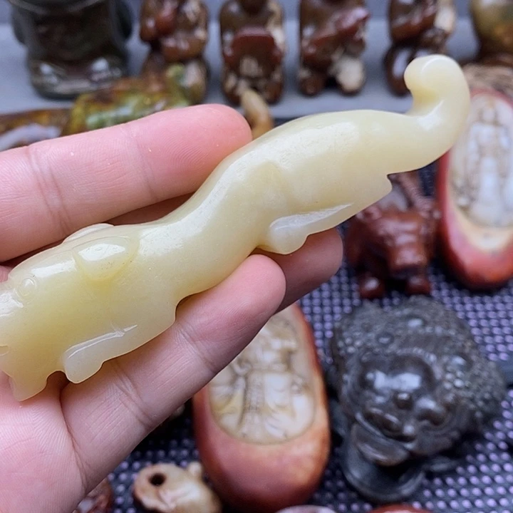 未镶嵌蛇纹石玉颈饰