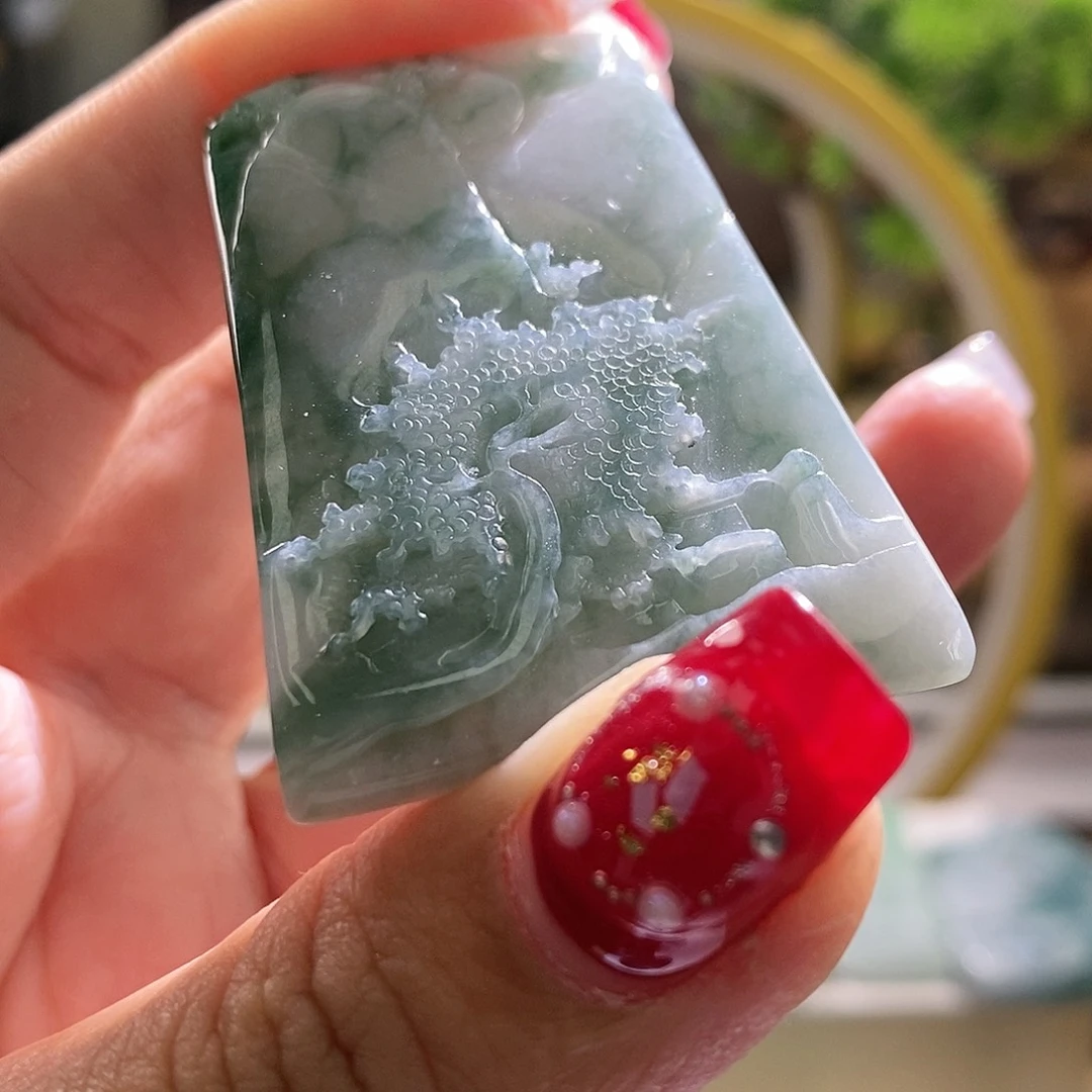 【闪购商品】翡翠颈饰未镶嵌山水