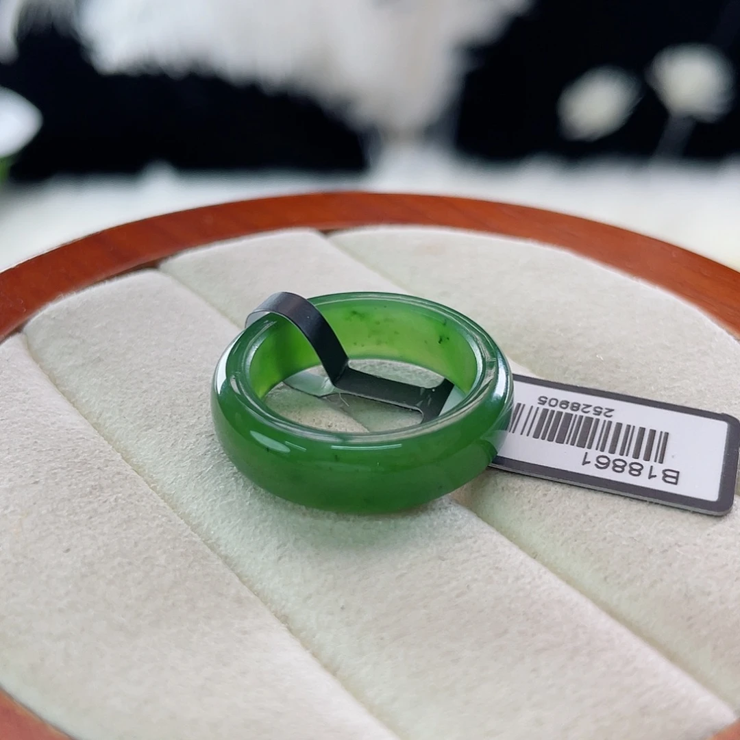 和田玉未镶嵌戒指l93。碧玉圆条。18.1。不退换