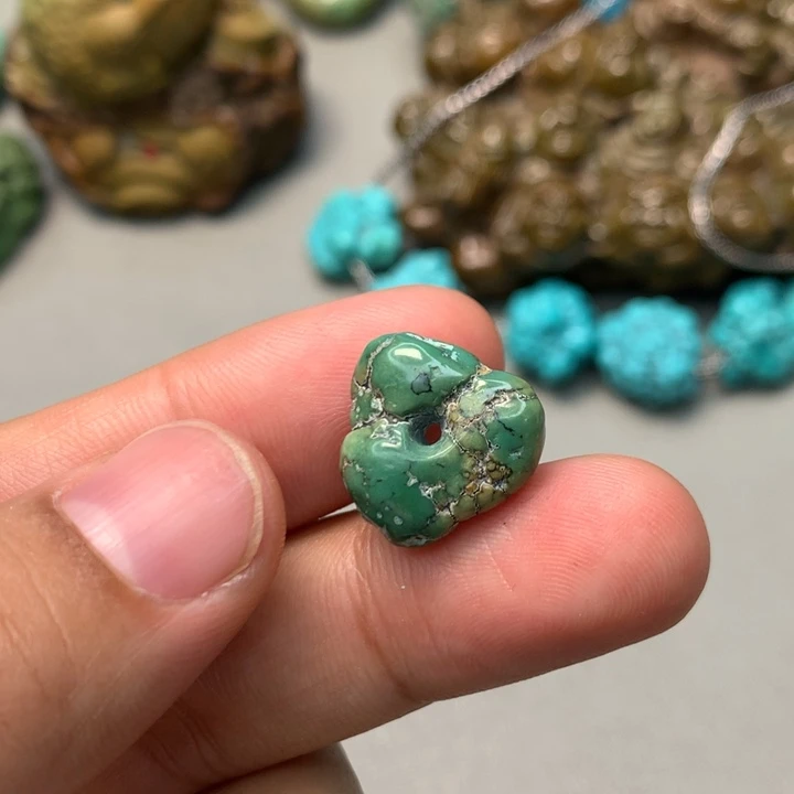 绿松石未镶嵌颈饰