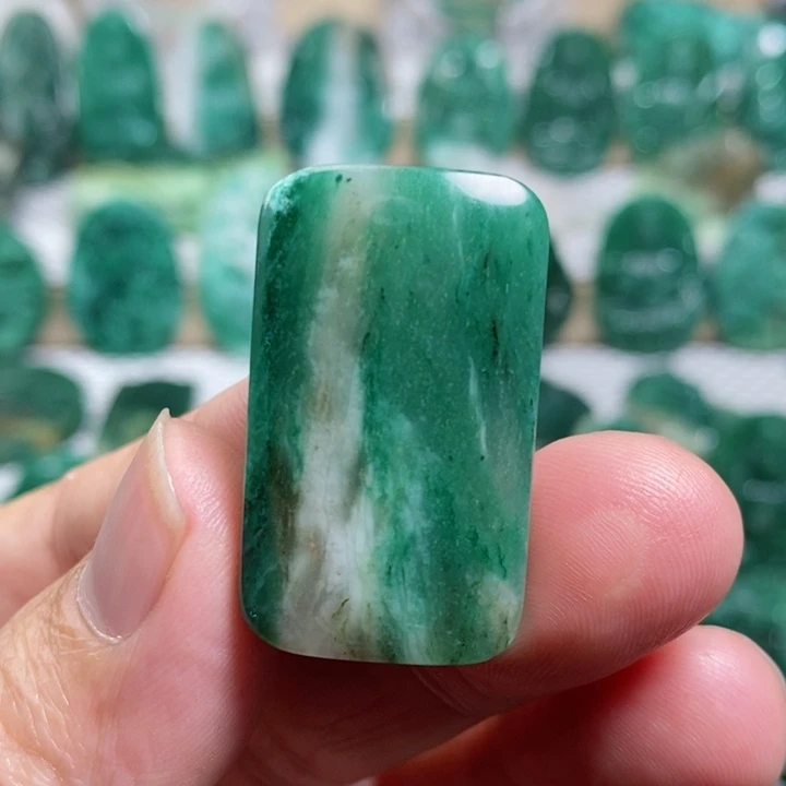 未镶嵌独山玉颈饰