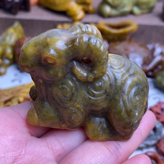 蛇纹石玉未镶嵌颈饰08