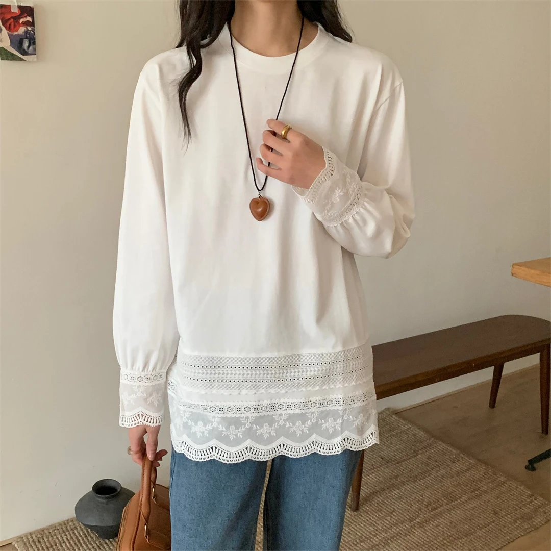 2025春季新款白色圆领拼接蕾丝镂空下摆小众设计感套头打底上衣