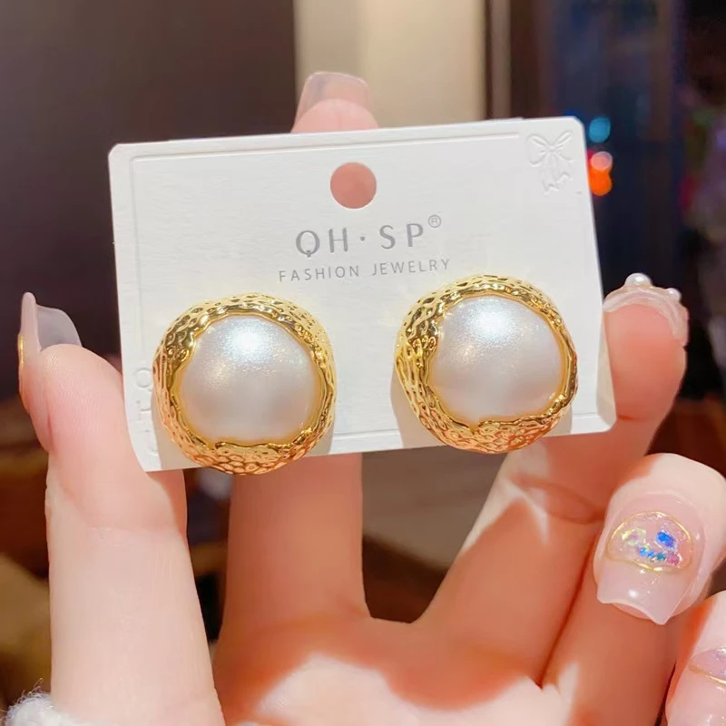 铜合金仿珍珠耳饰 法式时髦熔岩褶皱珍珠金属纽扣耳环简约感轻奢