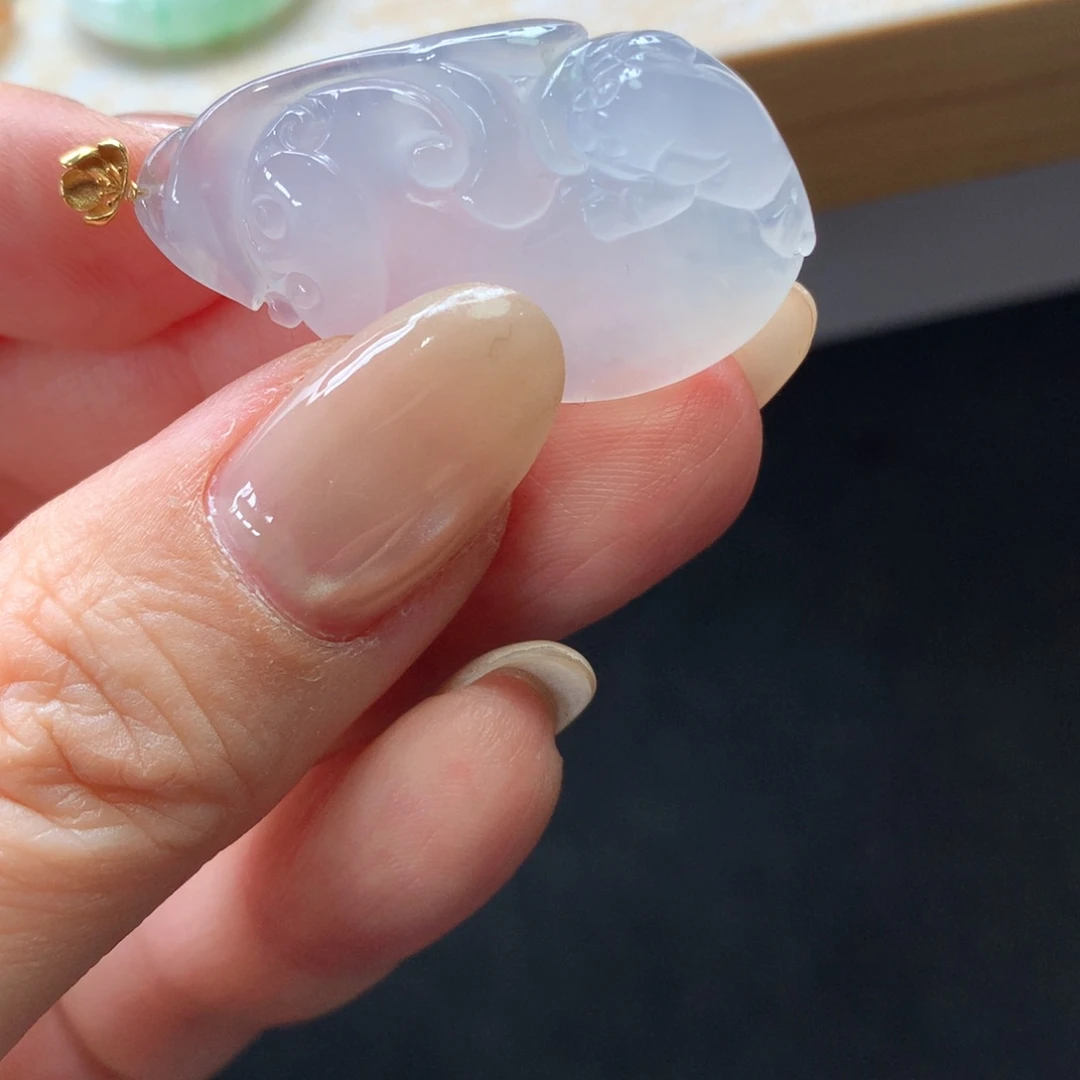 翡翠18K金镶嵌颈饰吊坠