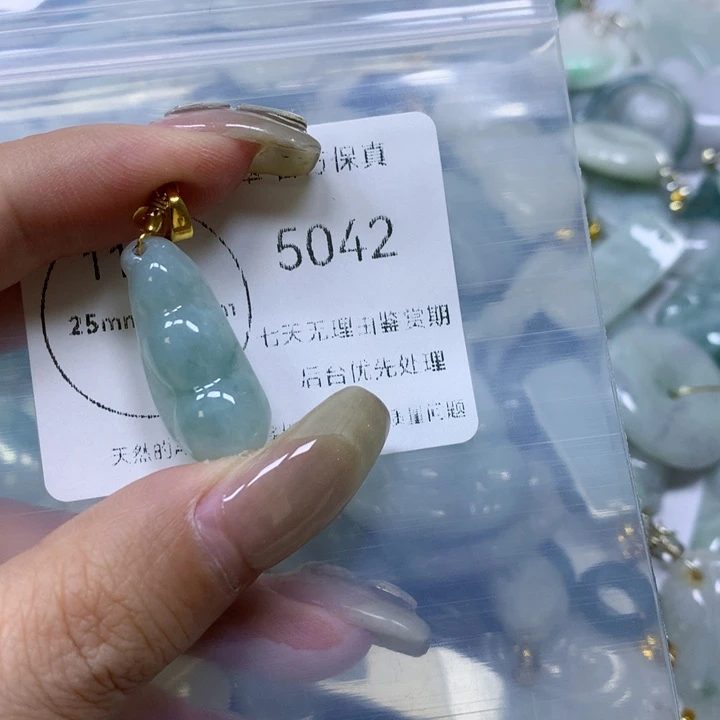 翡翠颈饰未镶嵌翡翠